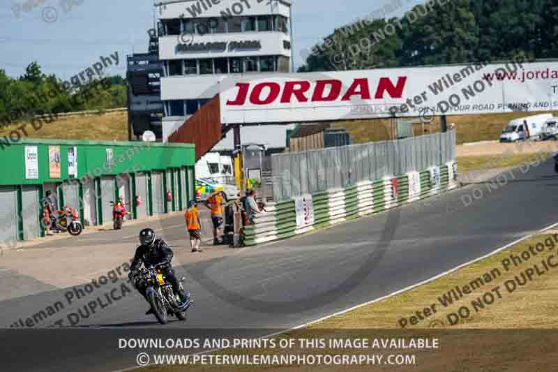 Vintage motorcycle club;eventdigitalimages;mallory park;mallory park trackday photographs;no limits trackdays;peter wileman photography;trackday digital images;trackday photos;vmcc festival 1000 bikes photographs